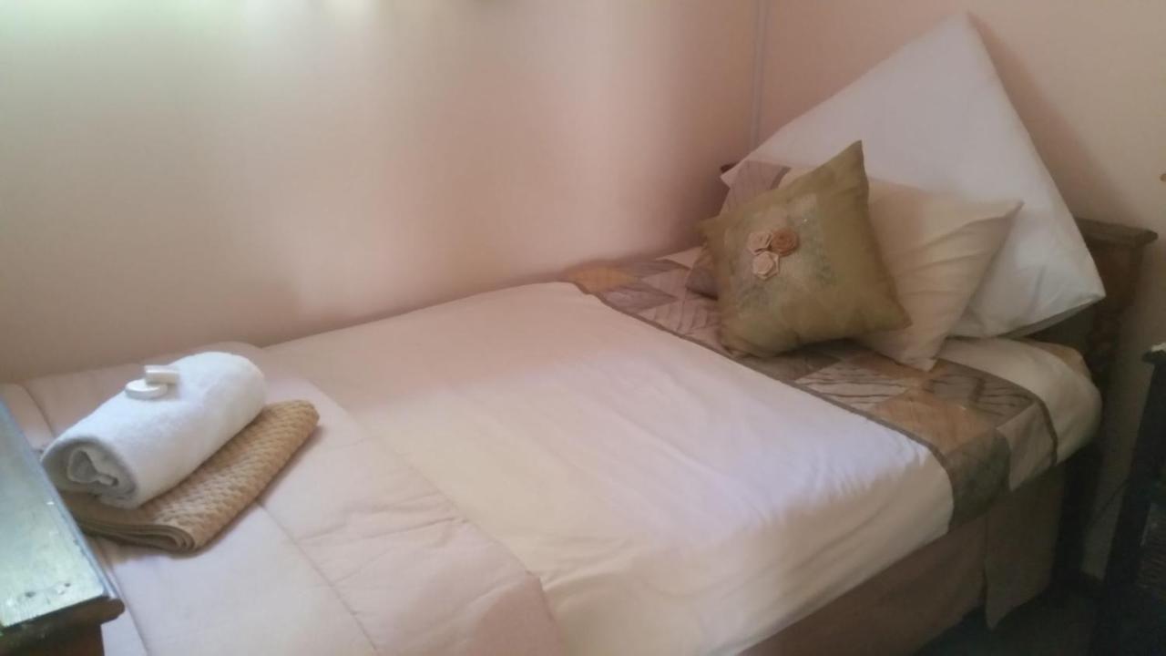 Alpaca Self Catering Cottage Kleinmond Exterior foto
